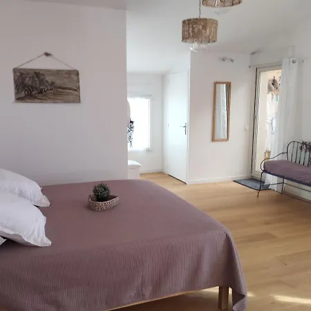 Le Des Lavandes Panoramique 住宿加早餐酒店