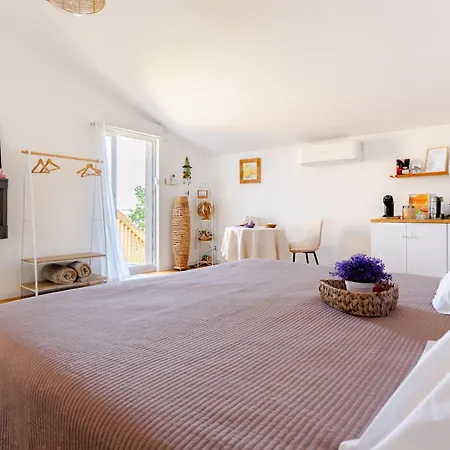 Le Des Lavandes Panoramique Bed & Breakfast 3*