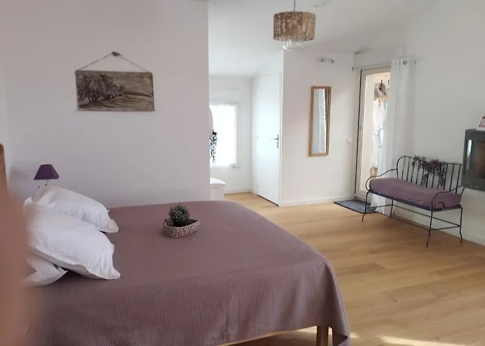 Le Des Lavandes Panoramique Bed & Breakfast